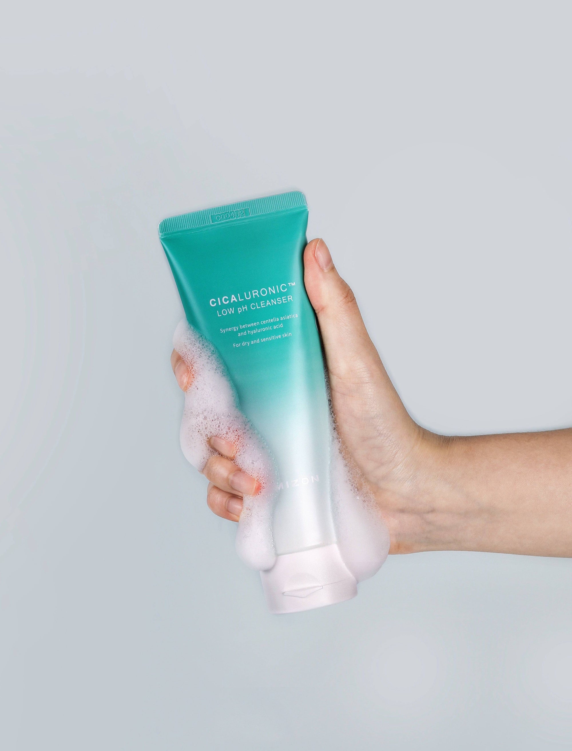 Mizon Cicaluronic Low pH Cleanser - Auryn Skin